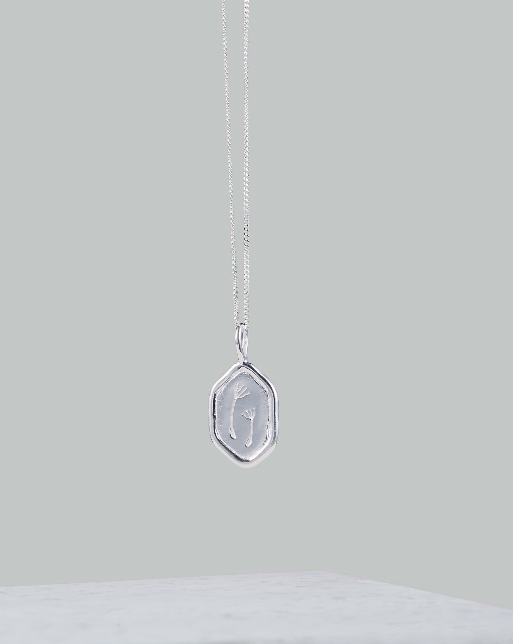 Silber Kette mit Puste Blumen | Silberner Anhänger an Silber Kette | Handgemachter Schmuck aus Bali | VERLAN Jewellery