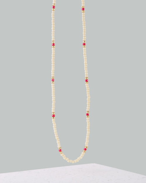 Schlichter Choker| Handgemachte Kette von VERLAN Jewellery | Flexibel verstellbar mit roten Perlen | Fair und umweltschonend handmade in Bali