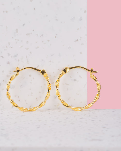 Goldene Creolen | eingedrehte Ohrringe | Ohrringe gold | Handgemachter Schmuck | fairer Schmuck