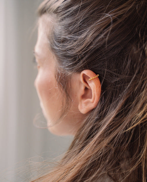 Handgemachte Earcuffs | Eingedreht | 925 Silber - 22 Karat Vergoldung | Fair und umweltschonend auf Bali handgefertigt | PELURU Ohrstecker ohne Piercing | VERLAN Jewellery | Fairfashion | Bali Vibes