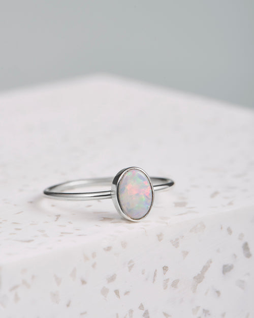 Handmade with love | VERLAN Jewellery | Fairfashion | Handgemachte Ringe im Boho Look aus Bali | Fair und nachhaltig handgefertigter Schmuck | Bali Tales | Silberring mit Opal Stein | Travel Feelings | Silberschmuck | Opal Jewelry