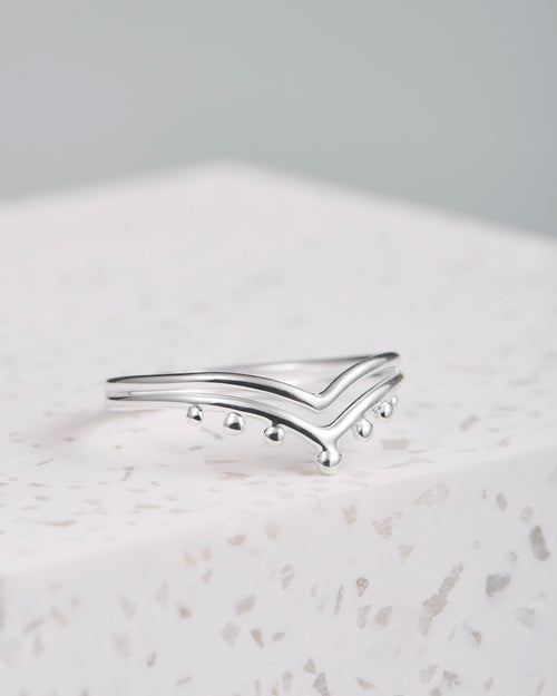 Handmade with love | VERLAN Jewellery | Fairfashion | Handgemachte Ringe im Boho Look aus Bali | Fair und nachhaltig handgefertigter Schmuck | Bali Tales | V-Ring | Sterlingsilber | Travel Feelings | Silberschmuck | Crown Ring