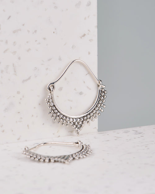 Echt Silber Ohrringe | Handgemacht auf Bali | Ohrringe silber hängend | Handgemachte Ohrringe silber creolen | Bali Schmuck online kaufen | Fair produzierter Schmuck aus Bali | Das perfekte Geschenk für Freundin finden bei VERLAN Jewellery