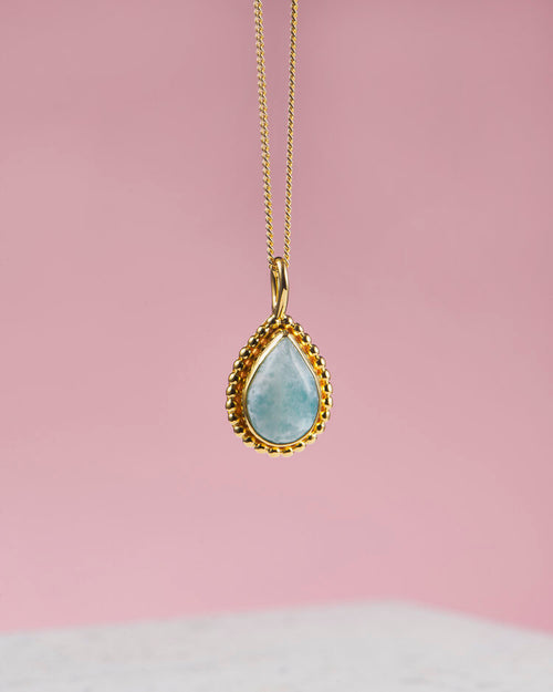 Handmade with love | VERLAN Jewellery | Fairfashion | Handgemachte Kette im Boho Look aus Bali | Fair und nachhaltig handgefertigter Schmuck | Necklace mit Larimar Stein