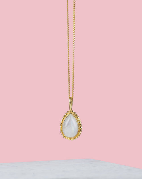 Mondstein Kette | Goldene Kette | Schmuck aus Bali | VERLAN Jewellery | Schmuck online kaufen | Fairer Schmuck