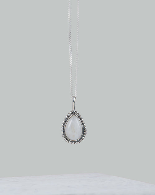 Mondstein Kette | Silber Kette | Schmuck aus Bali | VERLAN Jewellery | Schmuck online kaufen | wasserfester Schmuck