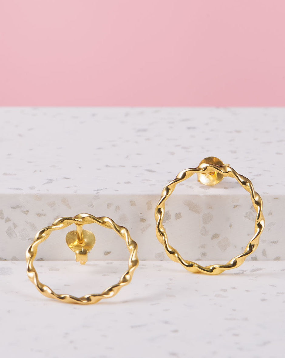goldene Kreis Ohrstecker | Schmuck aus Bali | VERLAN Jewellery | das perfekte Geschenk für Freundin finden | nickelfreier Schmuck