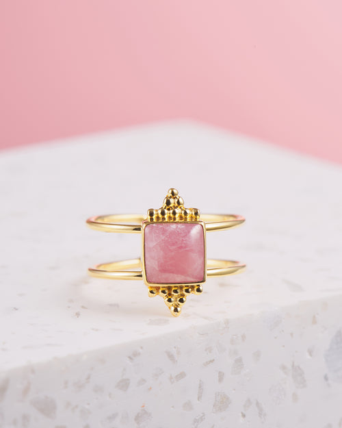 Handgemachter Schmuck | Gold Ring mit Rhodochrosit | Fair & umweltschonend VERLAN Jewellery | Anpassbarer Ring in der Größe verstellbar | Handmade in Bali | Verstellbarer Ring aus Sterling Silber + 22 Karat Vergoldung | Handgemachter Schmuck aus Silber