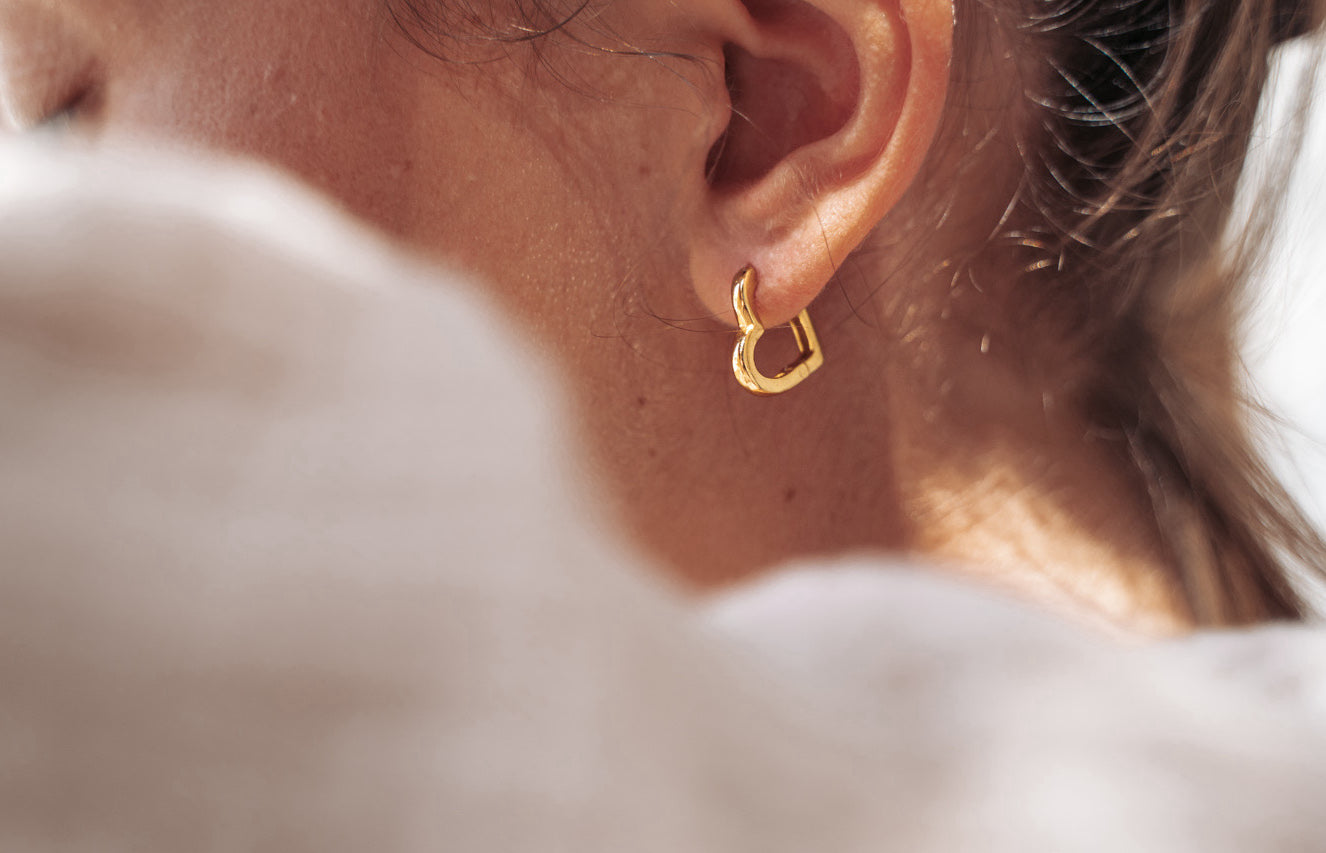 Goldene Ohrringe, Creolen, Ear Cuffs, Ohrjacken | Handgemachter Schmuck aus Bali | VERLAN Jewellery