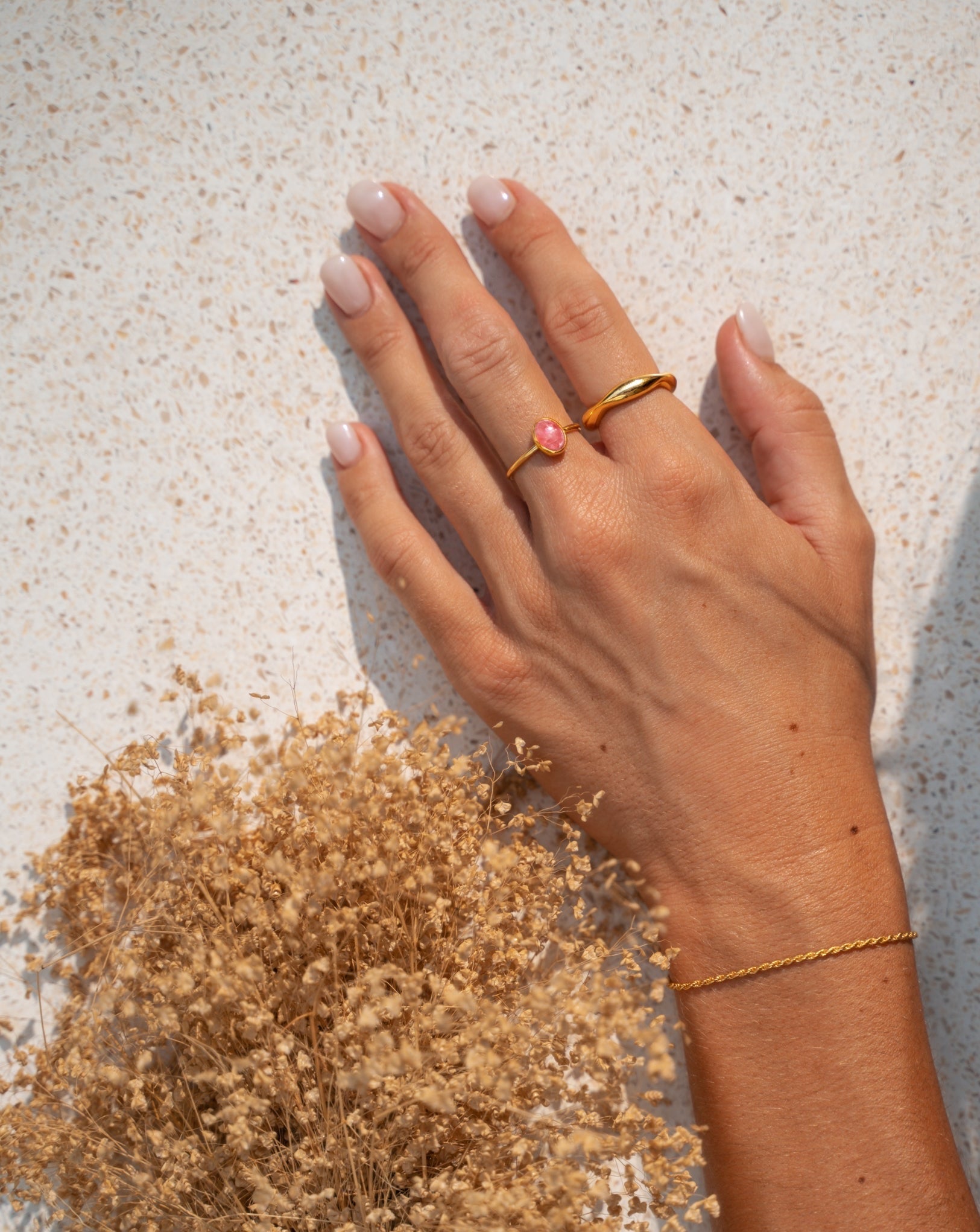 Rhodochrosit Ring | Ring mit rosanem Stein | Handgemachter Schmuck aus Bali | Klassischer Ring mit Stein