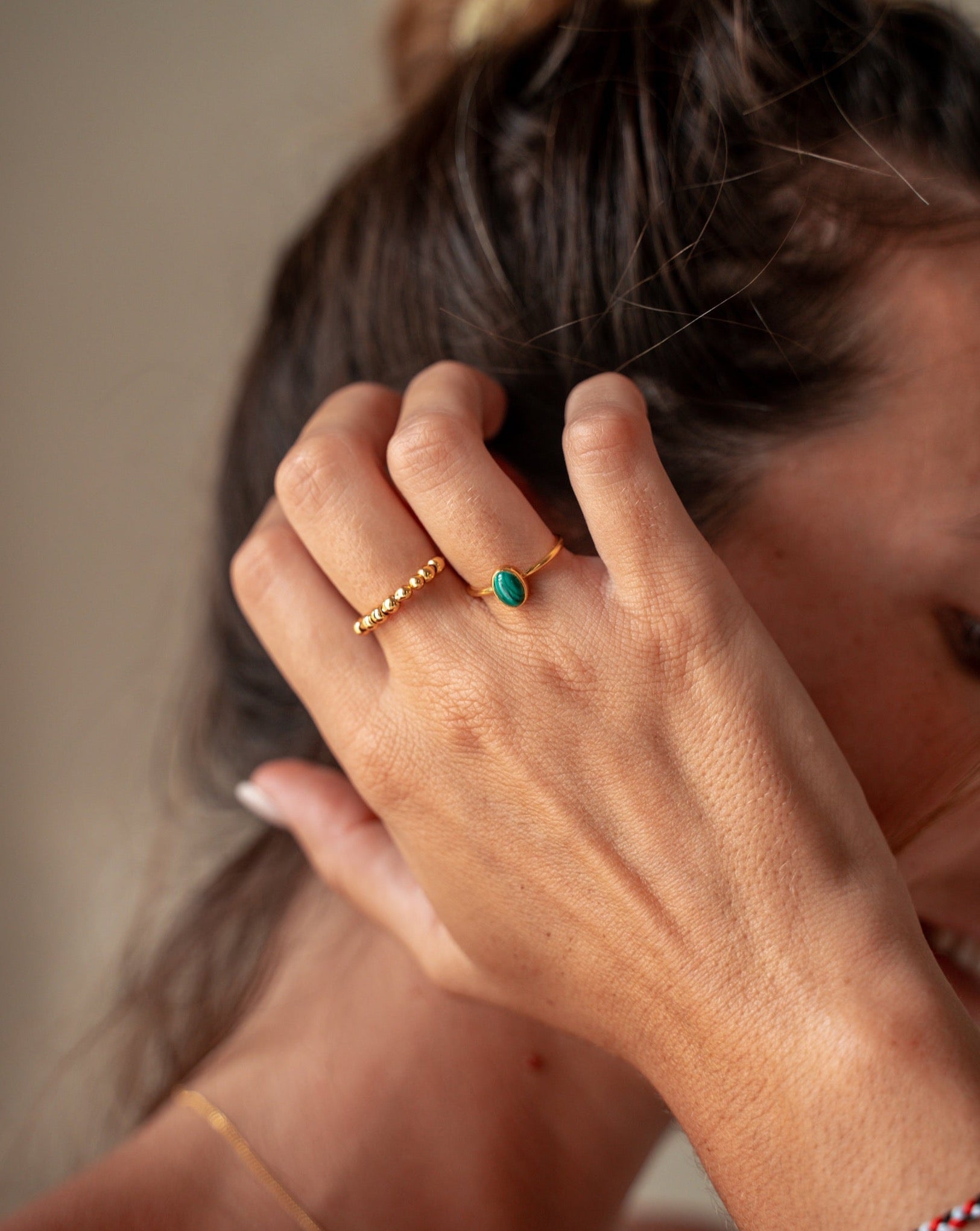 Goldener Malachit Ring | Ring mit Malachit Stein | Schmuck aus Bali | Handgemachter Schmuck online kaufen | Geschenk für Freundin finden | VERLAN Jewellery