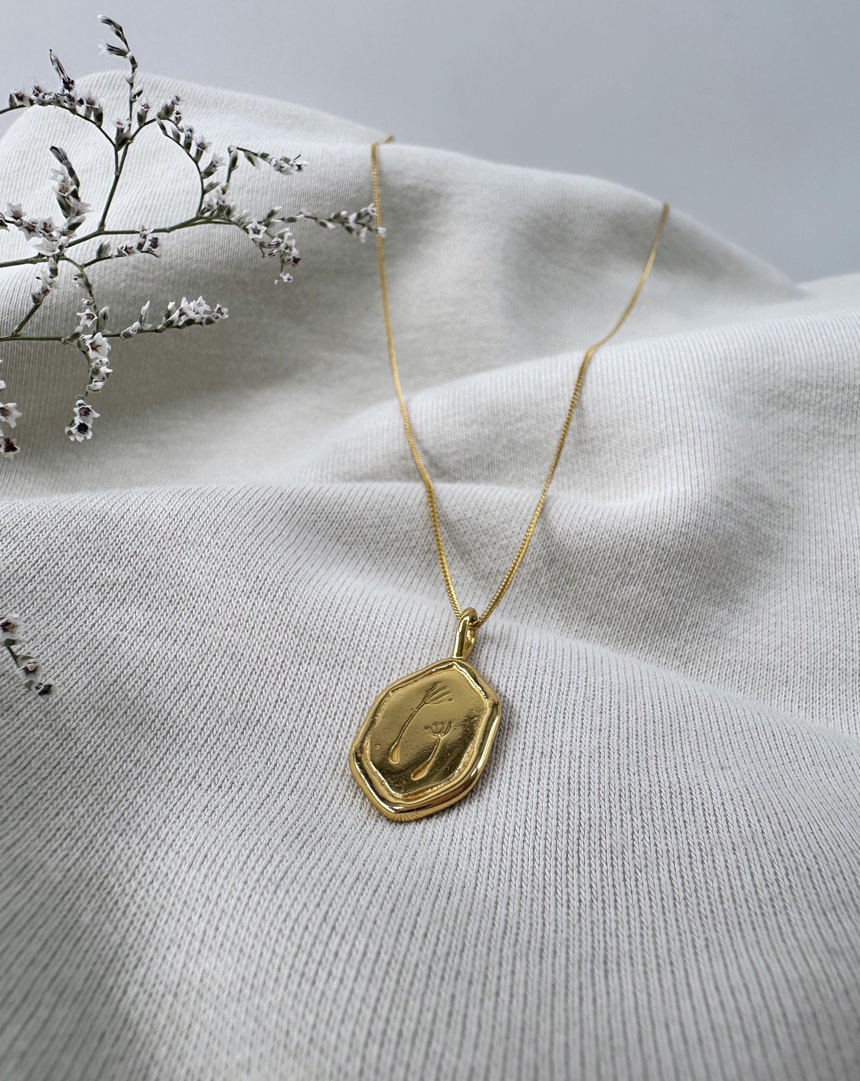 Pusteblumen Kette | Goldkette mit Plättchen Anhänger | Handgemachter Schmuck aus Bali | VERLAN Jewellery