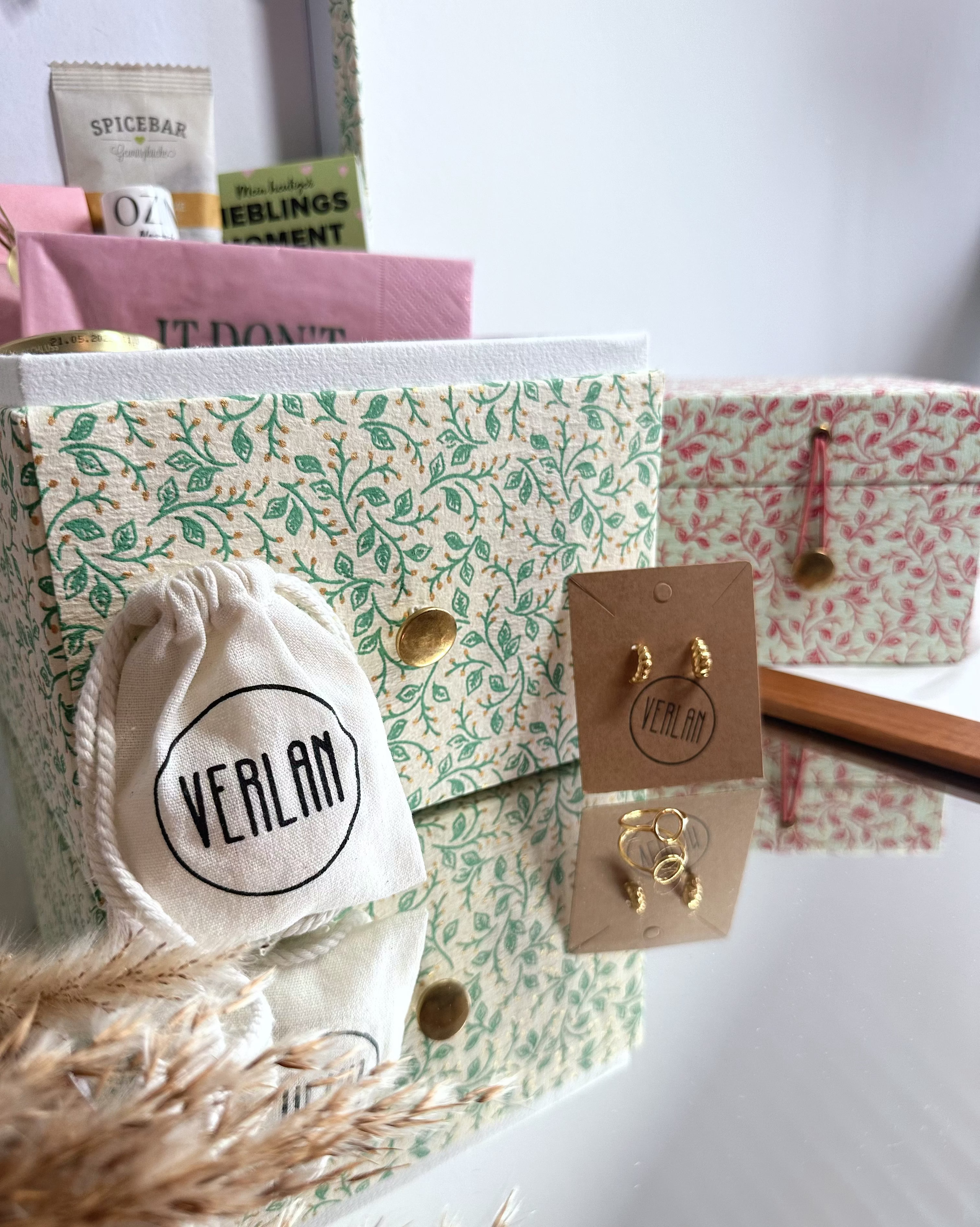 Schmuck Adventskalender von VERLAN Jewellery - Nachhaltige Adventsbox für Frauen - Nachhaltiger Adventskalender - Beauty Adventskalender