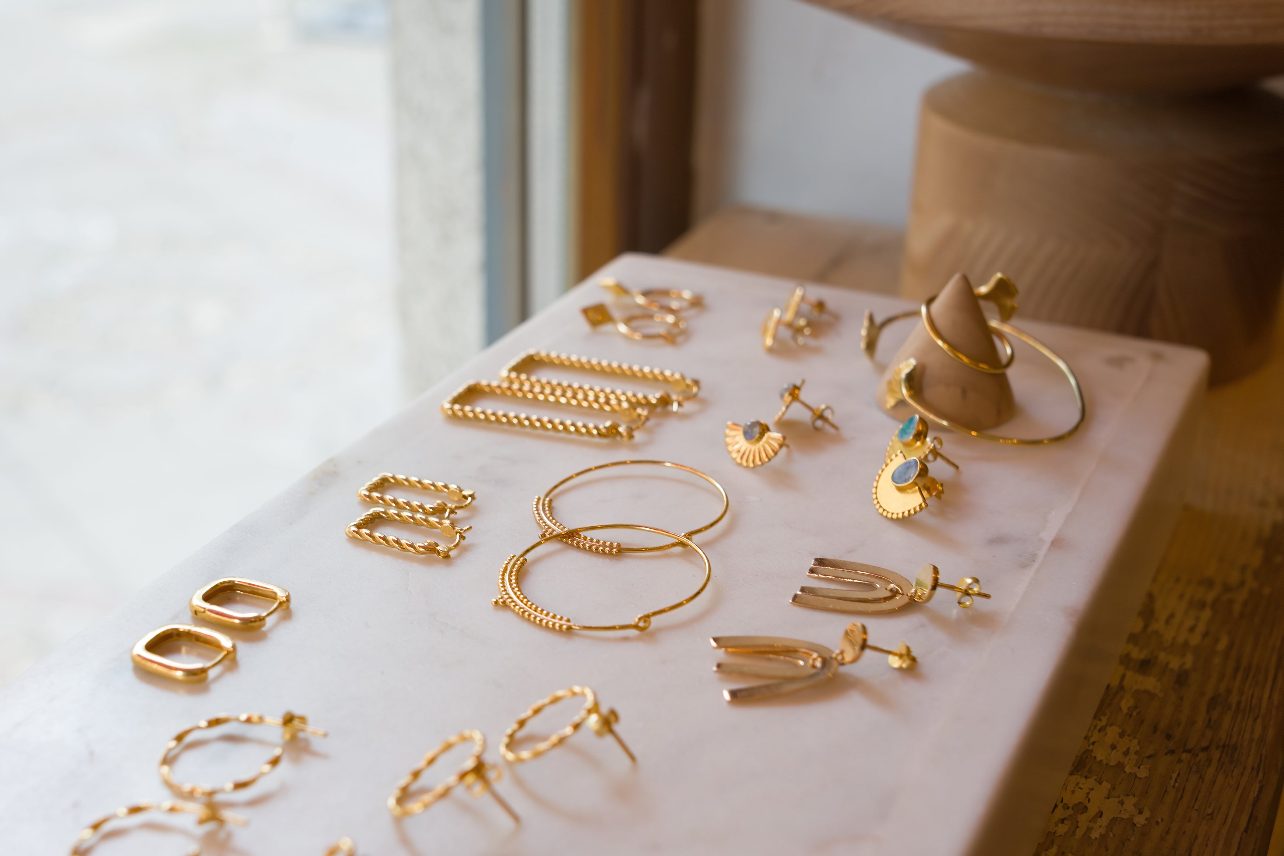 Veganes Cafe Hamburg Sternschanze mit Schmuck, veganem Essen und Kaffee 