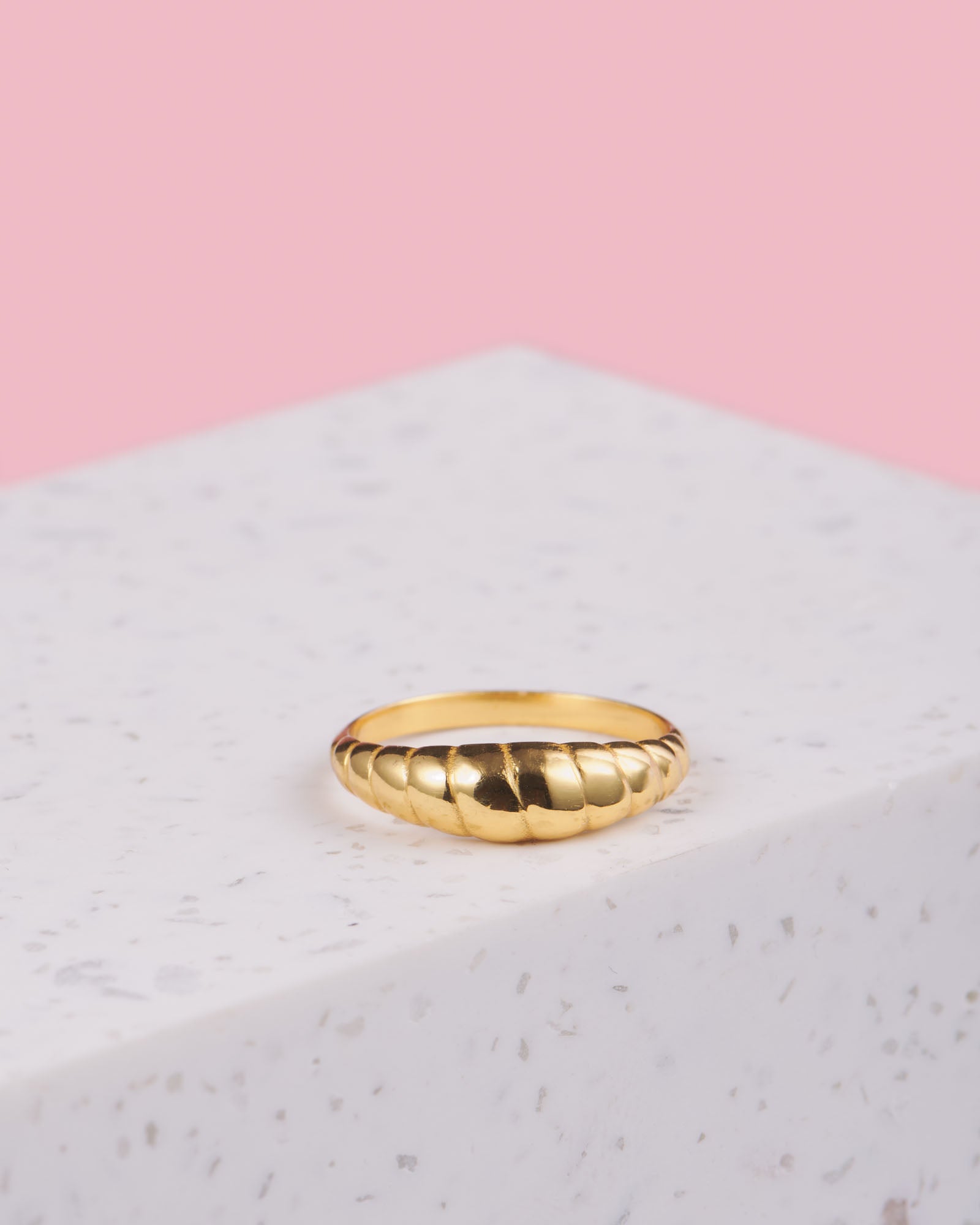 Croissant Ring gold | Schmuck aus Bali | goldener Ring | Ringgröße heraus finden | VERLAN Jewellery