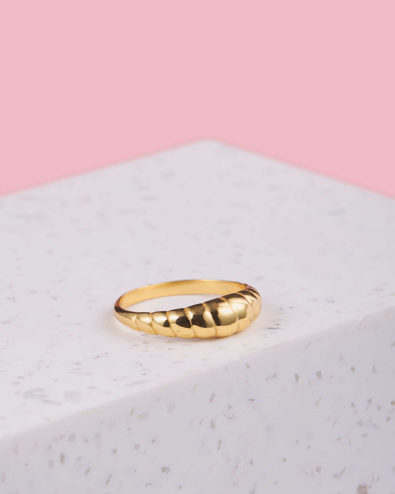 Croissant Ring gold | Schmuck aus Bali | goldener Ring | Ringgröße heraus finden | VERLAN Jewellery