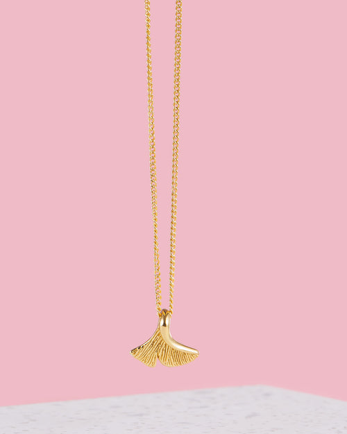 Ginkgo Kette gold | Kette mit Ginkgo Blatt | VERLAN Jewellery | Handgemachter Schmuck aus Bali | kreatives Geschenk für Freundin