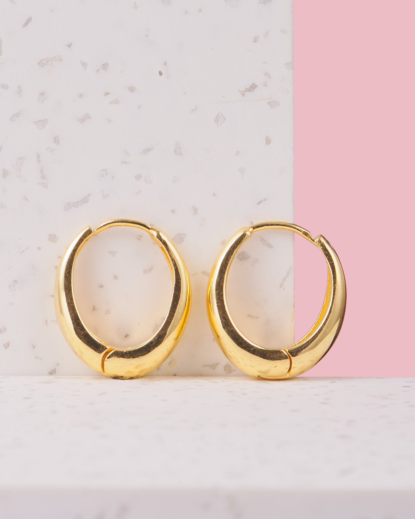 Goldener Ohrring Tropfenform | Ohrringe wasserfest | 925 Sterling Silber | Schmuck online kaufen | Geschenk für Freundin finden | VERLAN Jewellery