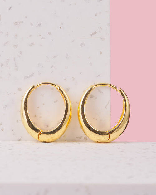 Goldener Ohrring Tropfenform | Ohrringe wasserfest | 925 Sterling Silber | Schmuck online kaufen | Geschenk für Freundin finden | VERLAN Jewellery