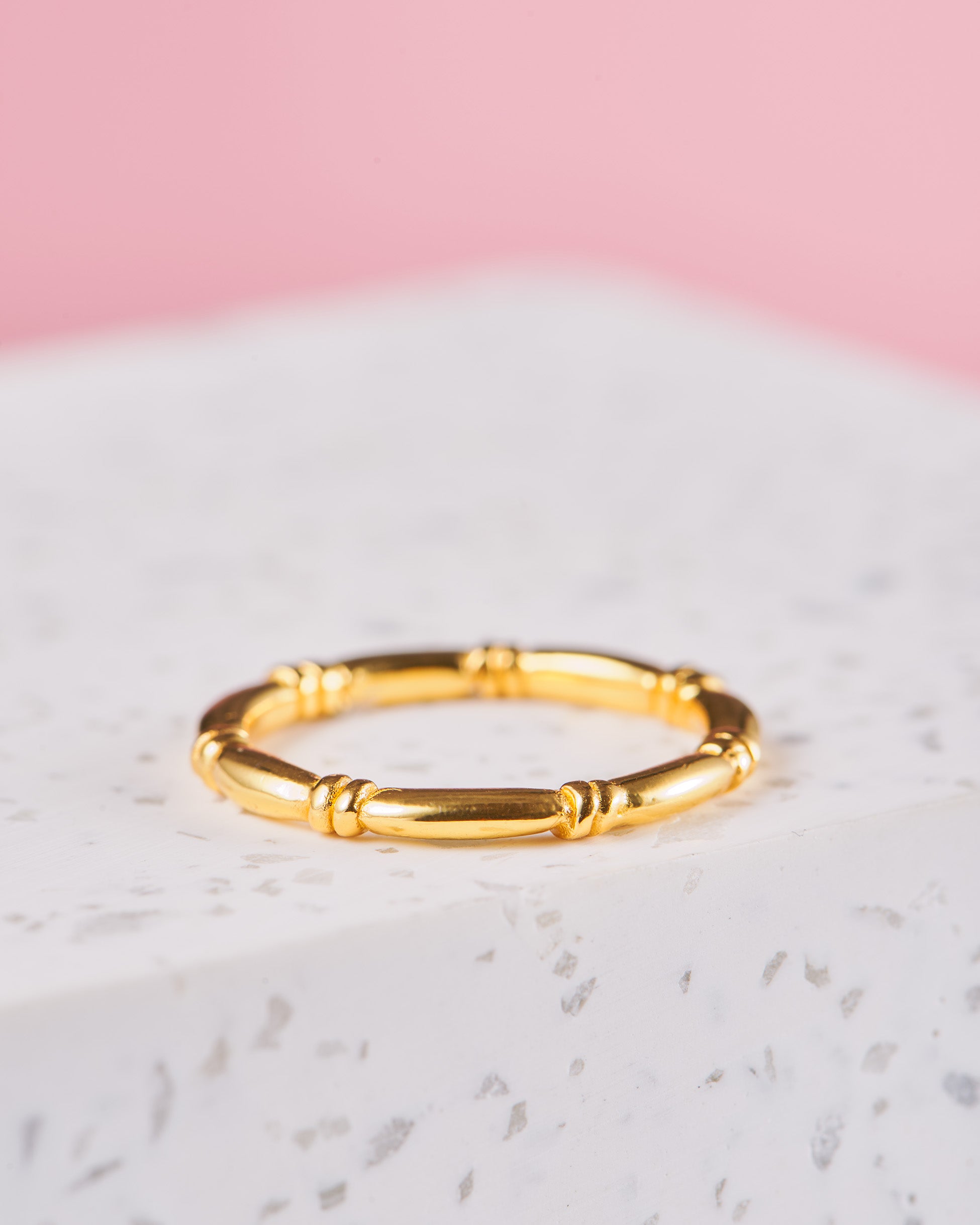 Goldring von VERLAN im klassischen Design 