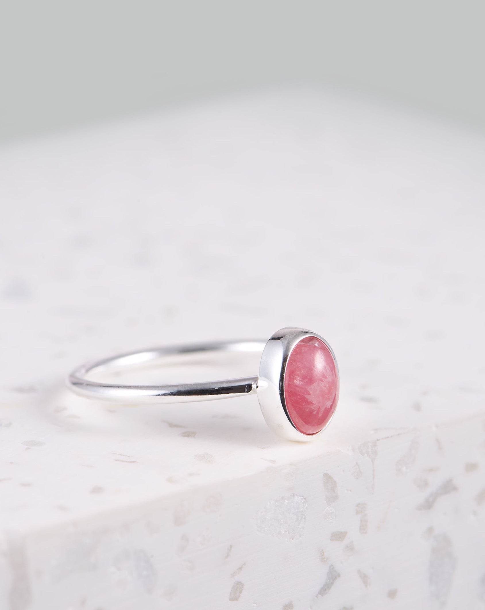 Rhodochrosit Ring | Ring mit rosanem Stein | Handgemachter Schmuck aus Bali | Klassischer Ring mit Stein | Geschenk für Freundin finden | Wasserfester Schmuck