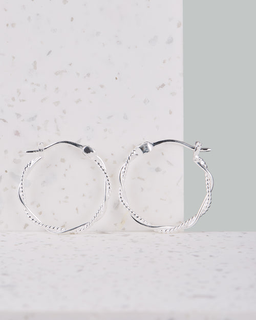 Silber Kreolen  | Handgemachter Schmuck aus Bali | VERLAN Jewellery | wasserfeste Ohrringe 