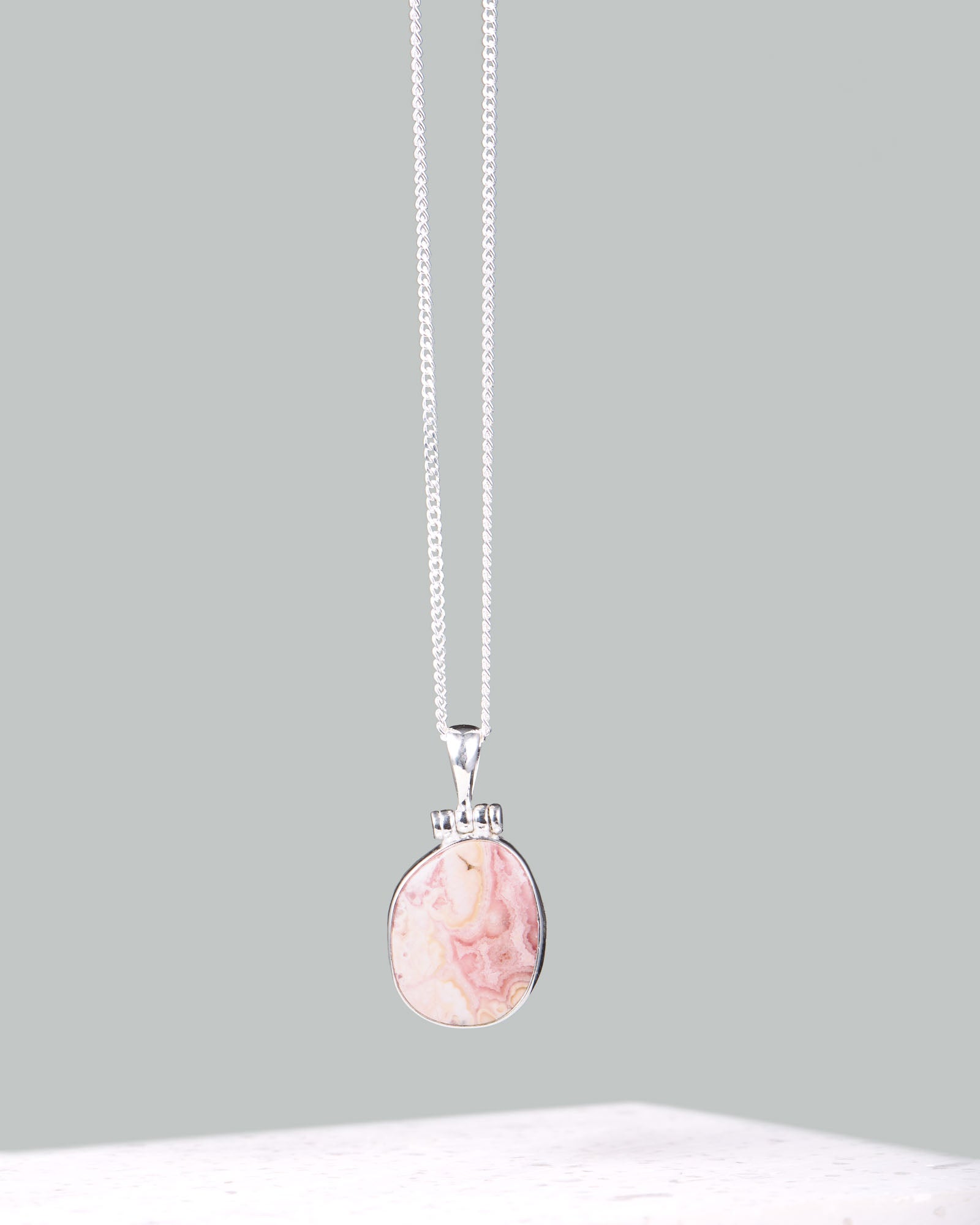 Rhodochrosit Kette silber | Echt Silber Kette mit Anhänger Stein | Bali Schmuck | fair und umweltschonend | Handgemachten Schmuck online kaufen | Gd Kette mit Stein | Das perfekte Geschenk für Freundin finden bei VERLAN Jewellery | Sterling Silber 925 - wasserfest