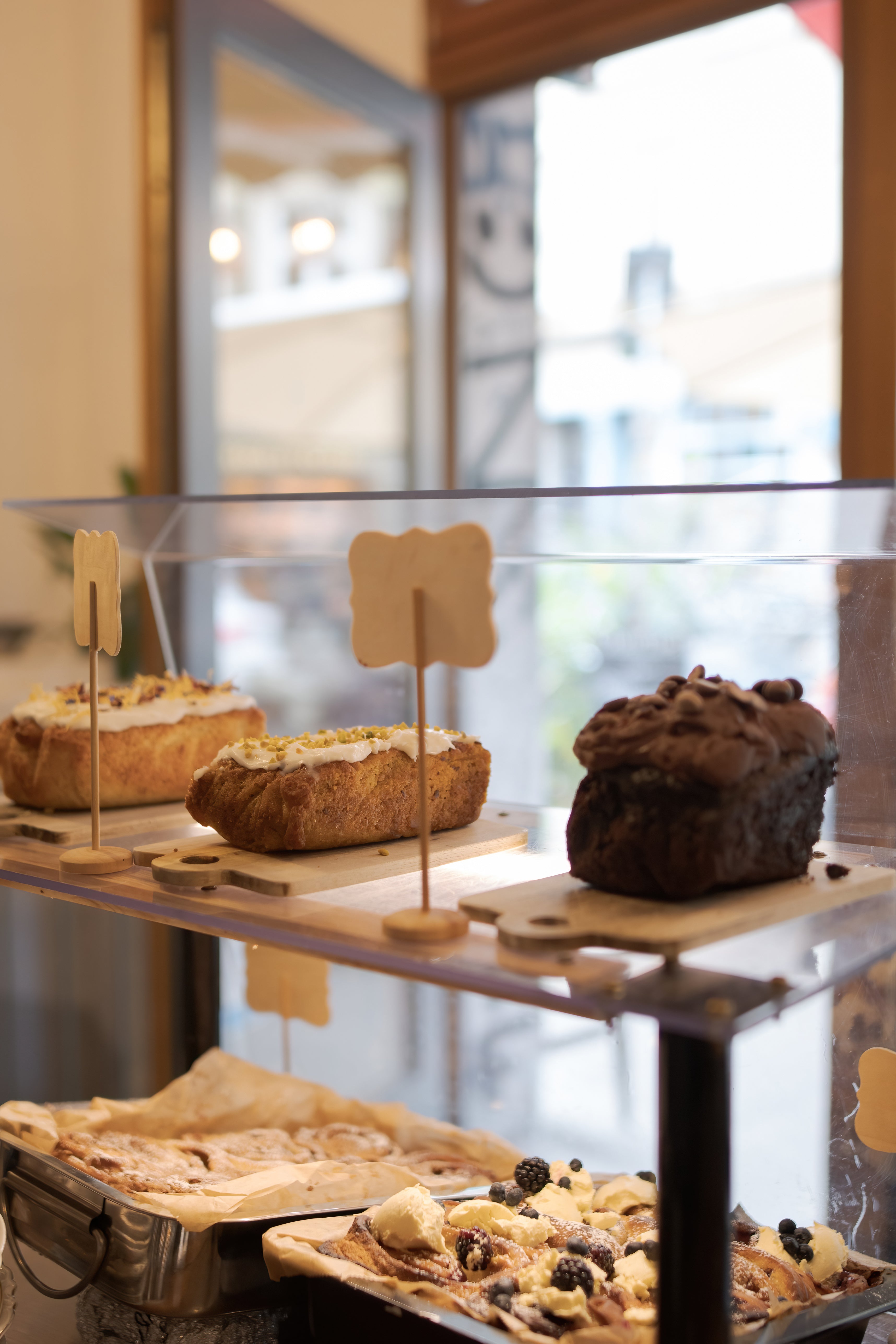 Veganes Cafe Hamburg Sternschanze mit Schmuck, veganem Essen und Kaffee 