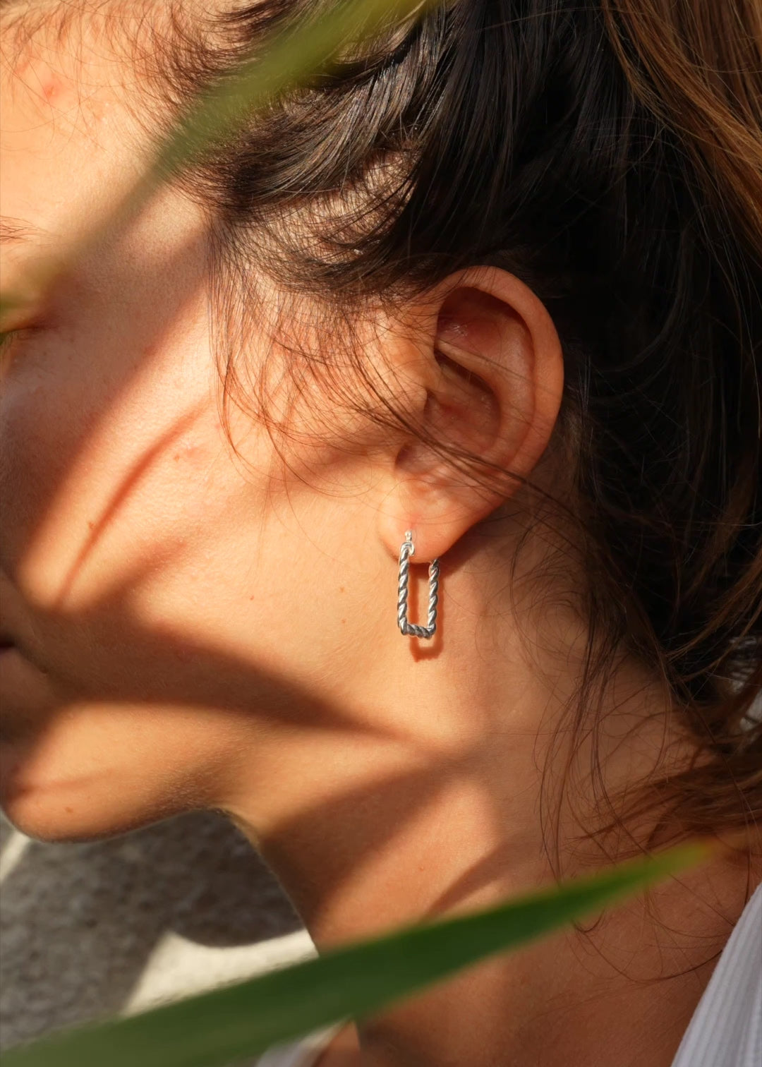 SMALL TEPI Ohrringe | Eckige Silber ohrringe / wasserfester Schmuck | Eingedrehte Ohrringe | VERLAN Jewellery