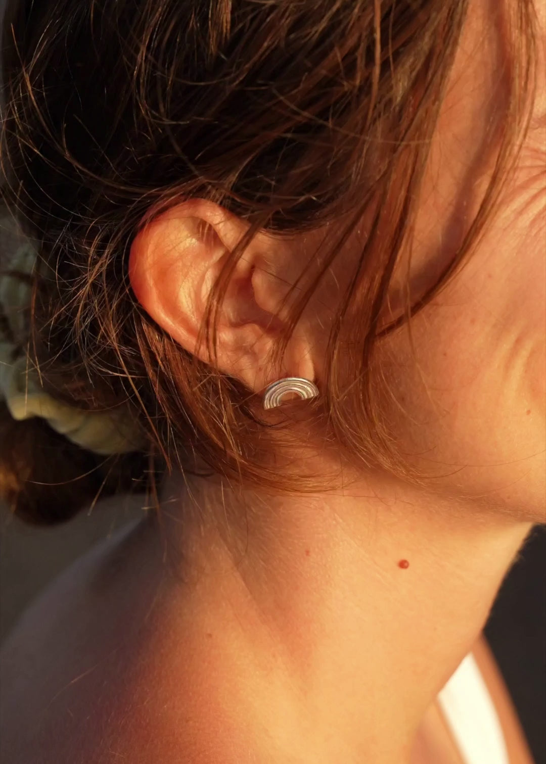 kleine Ohrstecker | Regenbogen Schmuck | Handgemachter Schmuck aus Bali | Wasserfeste Ohrringe | Silber Ohrringe