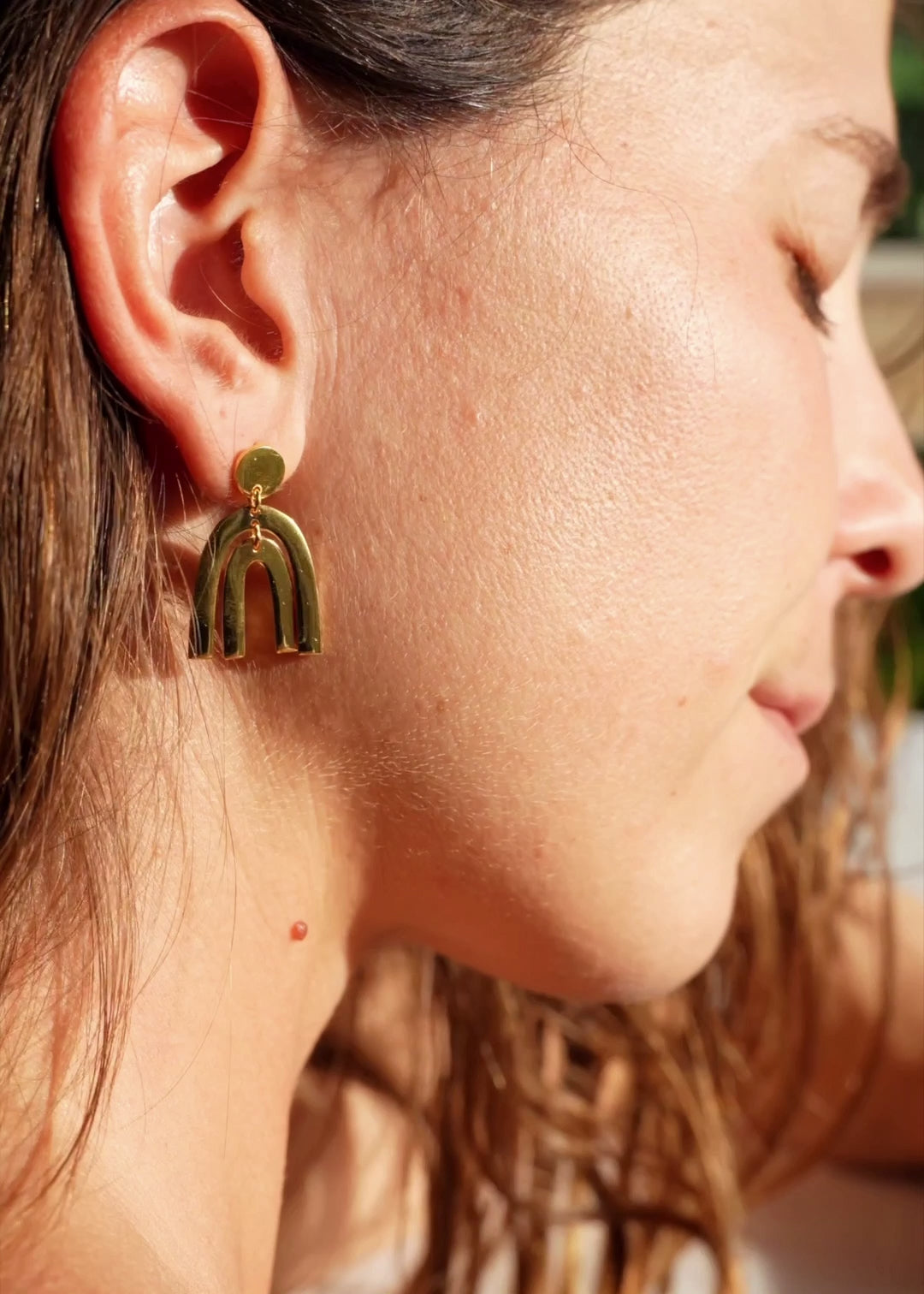 Goldene Ohrringe | Regenbogen Ohrringe | Große Ohrringe | Fairer und nachhaltiger Schmuck | Geschenk für Freundin finden