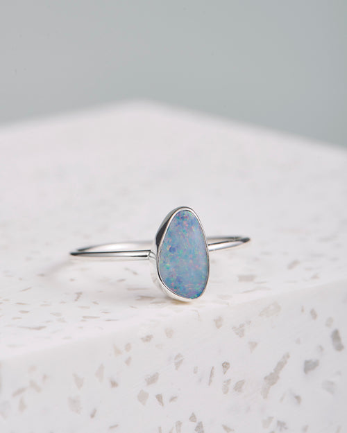 Handmade with love | VERLAN Jewellery | Fairfashion | Handgemachte Ringe im Boho Look aus Bali | Fair und nachhaltig handgefertigter Schmuck | Bali Tales | Silberring mit Opal Stein | Travel Feelings | Silberschmuck | Opal Jewelry