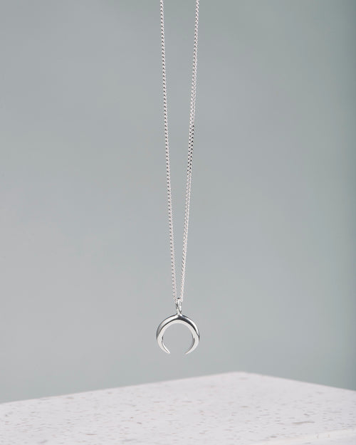 Handmade with love | VERLAN Jewellery | Fairfashion | Handgemachte Kette im Boho Look aus Bali | Fair und nachhaltig handgefertigter Schmuck | Mondkette | NUSA DUA Necklace