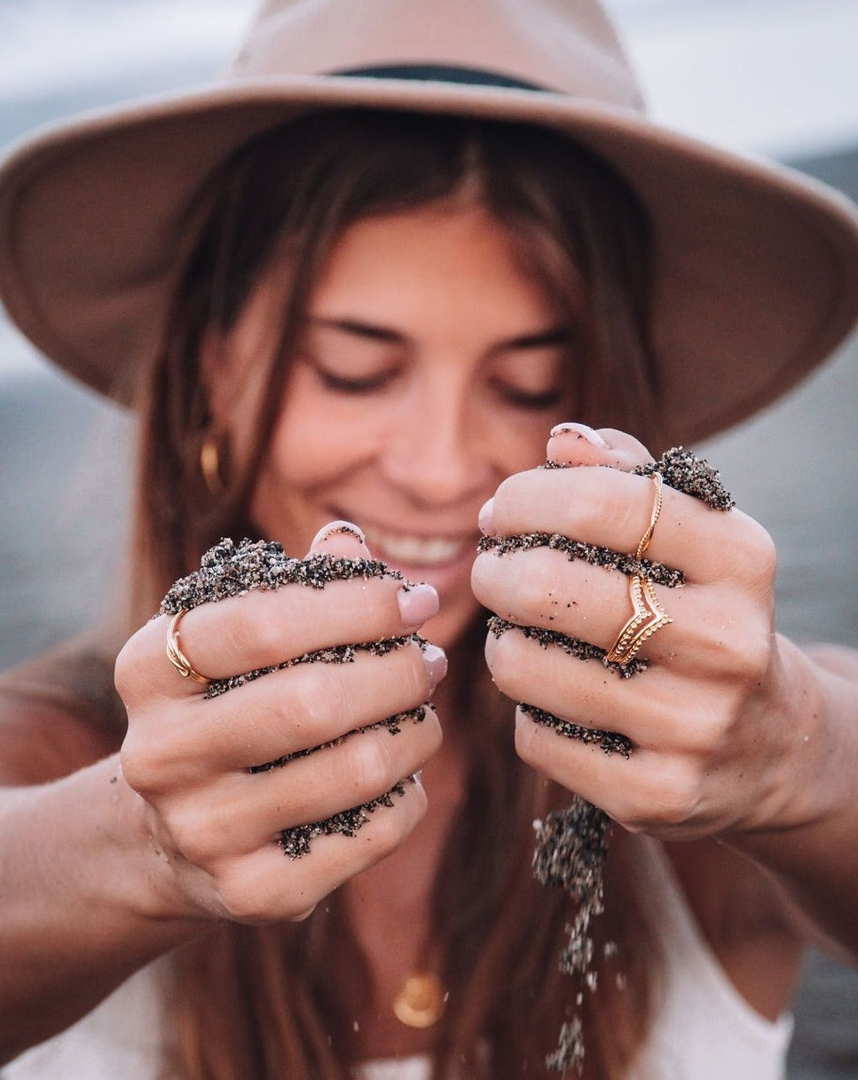 Handgemacht auf Bali - fair & nachhaltig produziert. Boho Ring mit Perlen im Balilook | 925 Silber + 5 Mikron Vergoldung | Handmade in Bali | VERLAN Jewellery | Entdecke unsere handgemachten Ketten, Ringe & Ohrringe