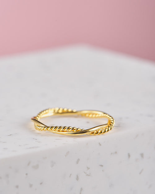 Eingedrehter Goldring | Verspielter Ring | Wunderschöner Kombiring | 925 Silber + 22 Karat Vergoldung | Fairfashion | VERLAN Jewellery