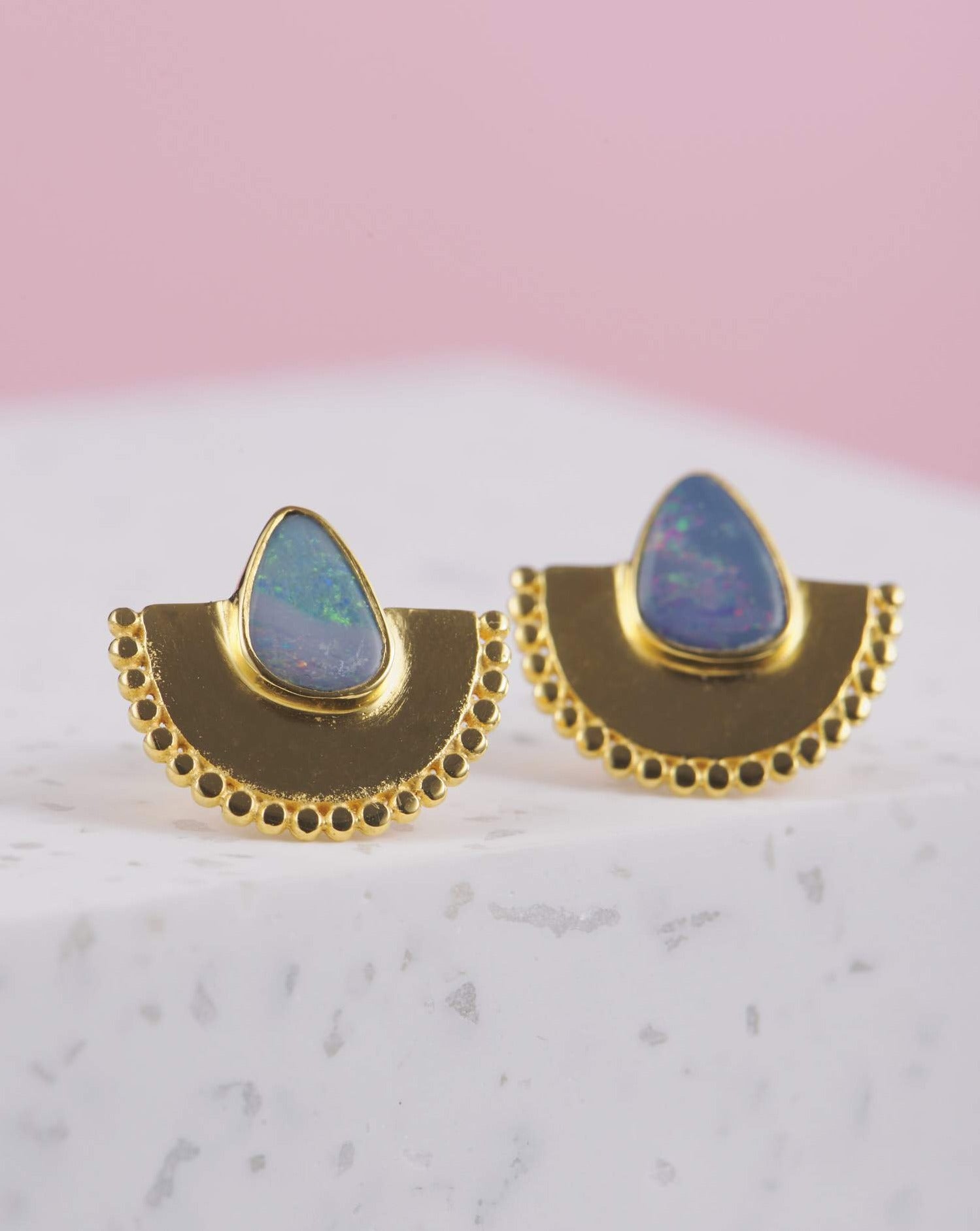 Handgemachte Ohrringe mit Opal Steinen | 925 Silber - 3 Mikron Vergoldung | Fair und umweltschonend auf Bali handgefertigt | VERLAN Jewellery | Fairfashion