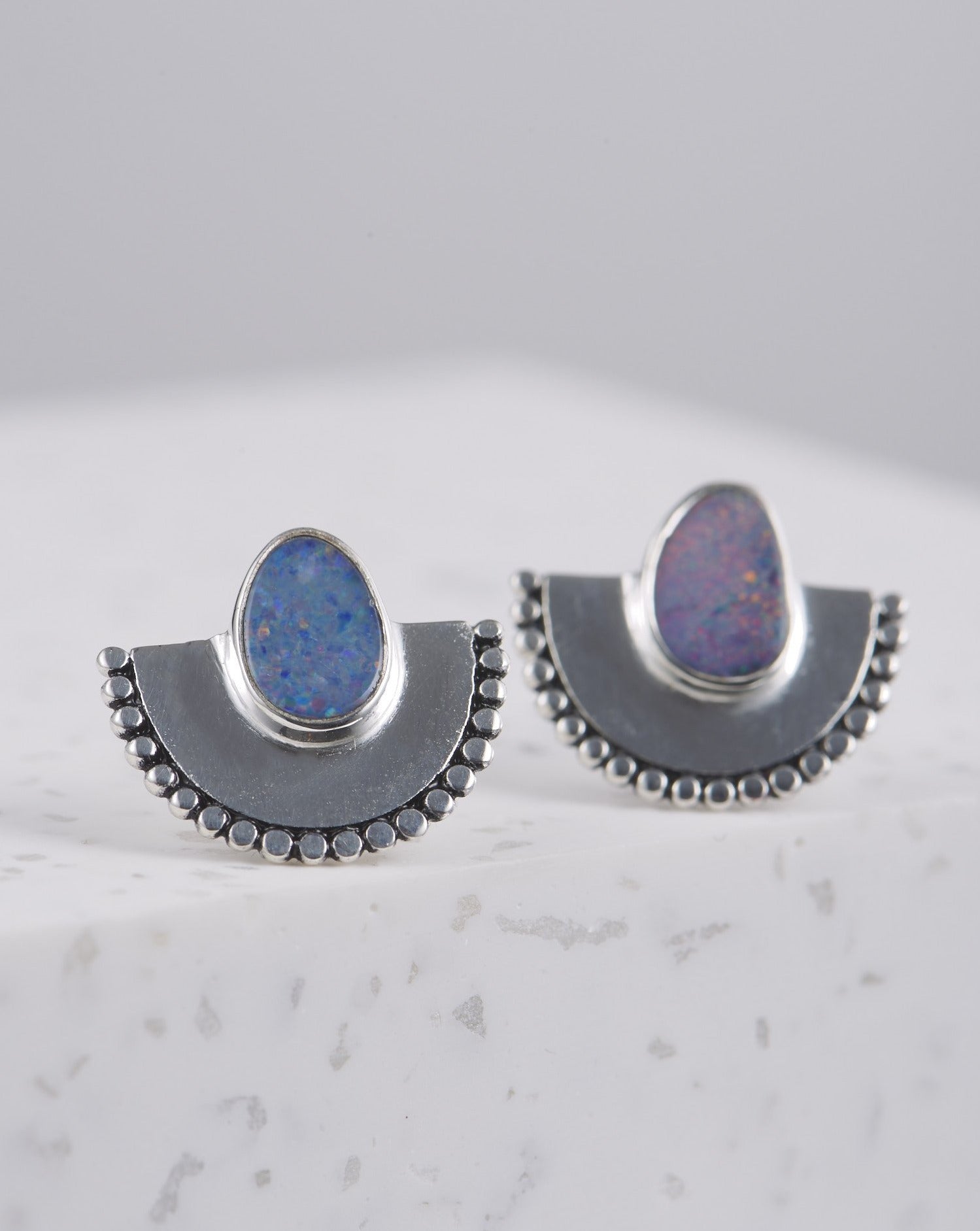 Handgemachte Ohrringe mit Opal Steinen | 925 Silber - wasserfest | Fair und umweltschonend auf Bali handgefertigt | VERLAN Jewellery | Fairfashion 