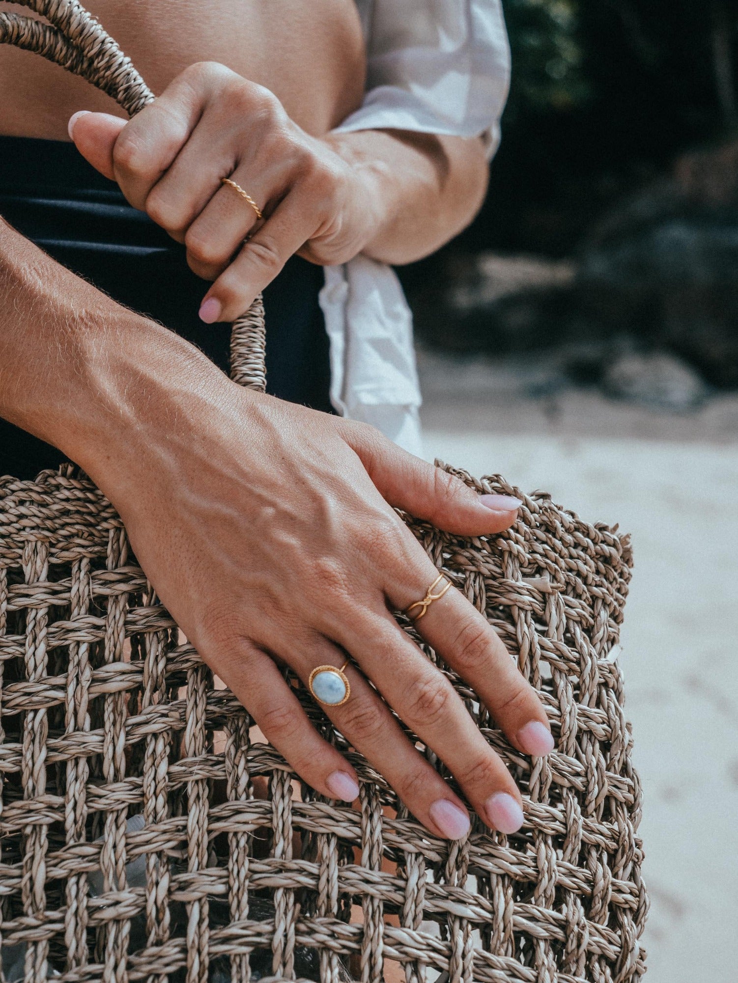Handgemachter Ring im Boho Look | 925 Silber & 5 Mikron Vergoldung | Twisted Bingin Ring | Larimar Stein | MENO Ring |Fair und umweltschonend auf Bali handgefertigt | VERLAN Jewellery | Fairfashion