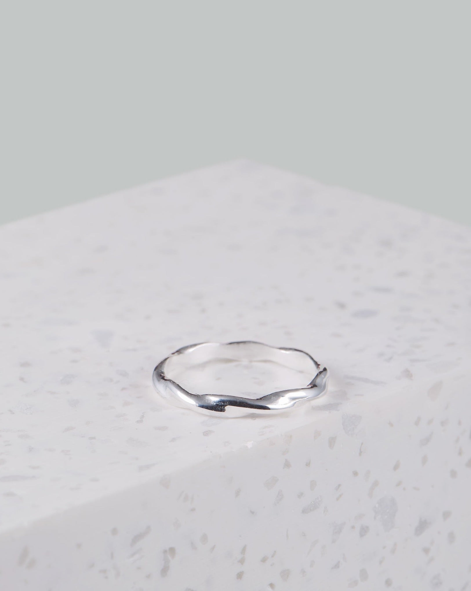 Eingedrehter Silber Ring | VERLAN Jewellery | handgemachter schmuck aus Bali | das perfekte Geschenk für Freundin finden 