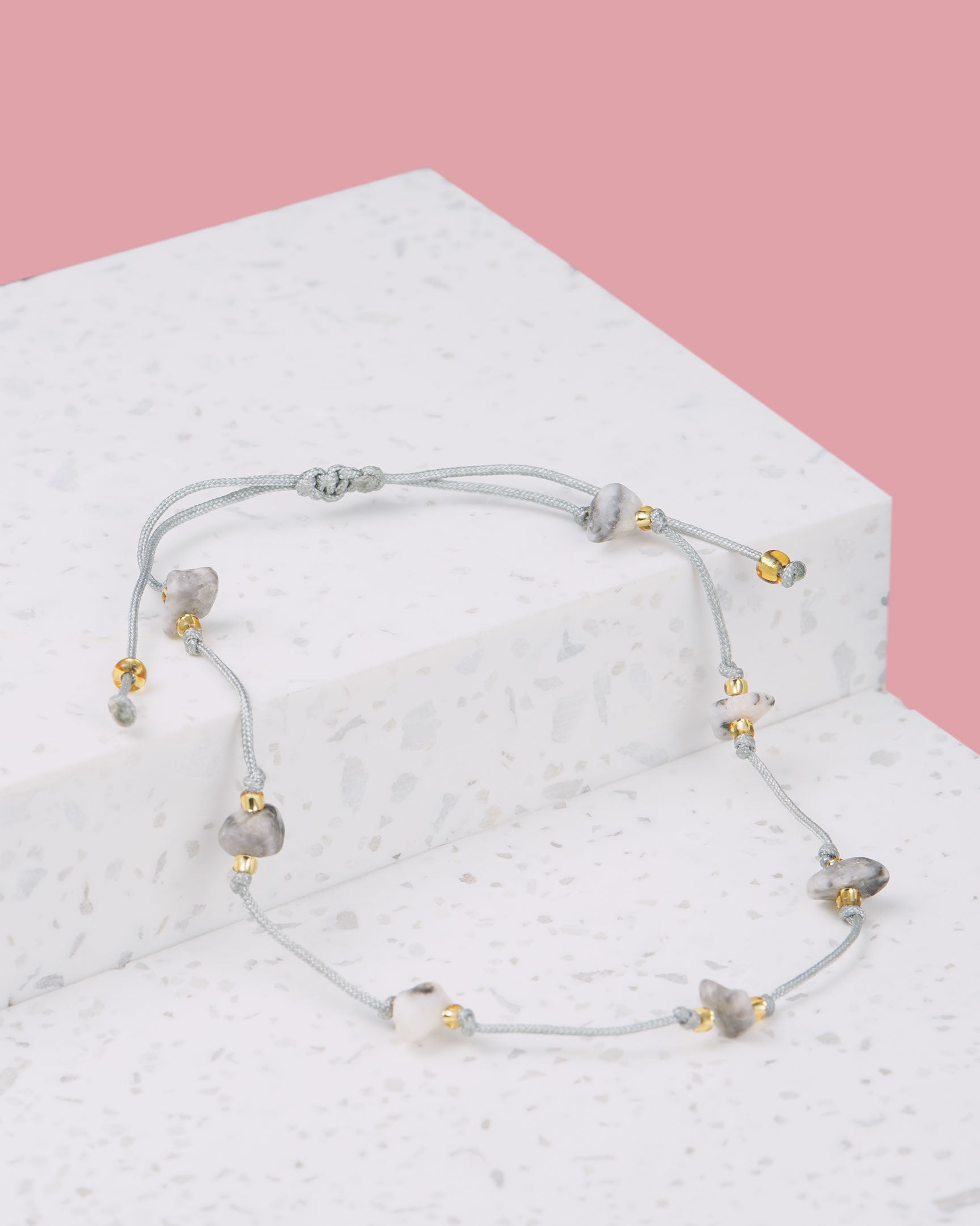 graues Armband mit Steinen | Schmuck aus Bali | VERLAN Jewellery | das perfekte Geschenk für Freundin finden | nickelfreier Schmuck
