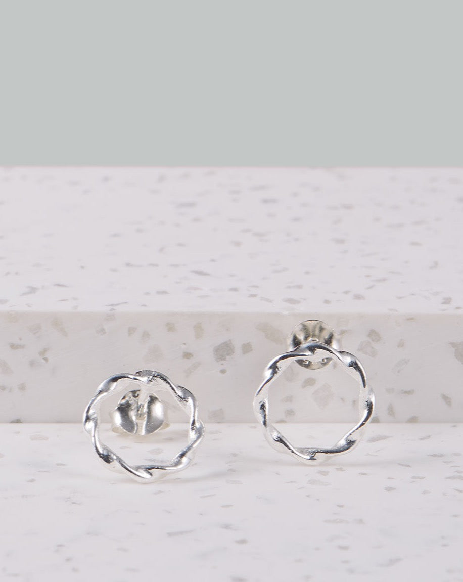 silberne Ohrstecker | Kreis Ohrringe | VERLAN Jewellery | bequeme Ohrringe aus Silber | nickelfreie Ohrringe