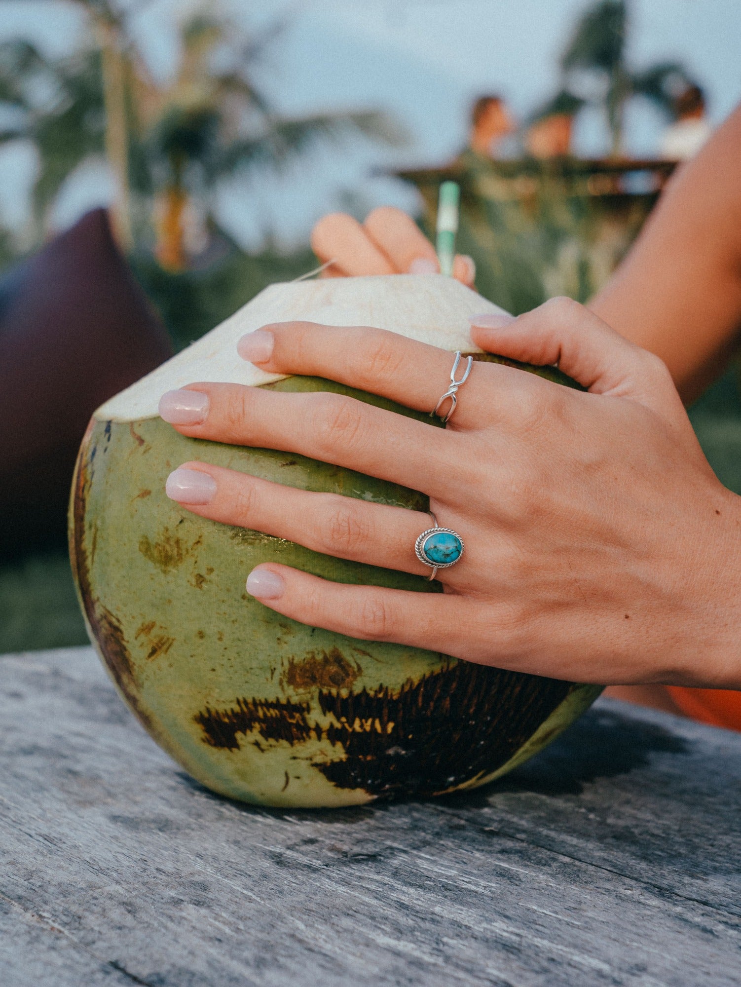 Handgemachter verstellbarer Ring im Boho Look | 925 Silber & 5 Mikron Vergoldung | Twisted Bingin Ring | Anpassbar an jeden Finger | Fair und umweltschonend auf Bali handgefertigt | VERLAN Jewellery | Fahrfashion | Bali Kokosnuss