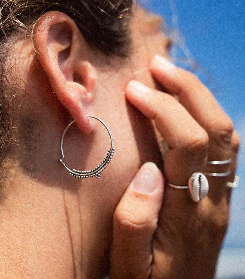 Ohrringe im Boho Look aus Bali | Fair und nachhaltig handgefertigter Schmuck | Mandala Kreolen aus 925 Silber | BALIAN Earrings