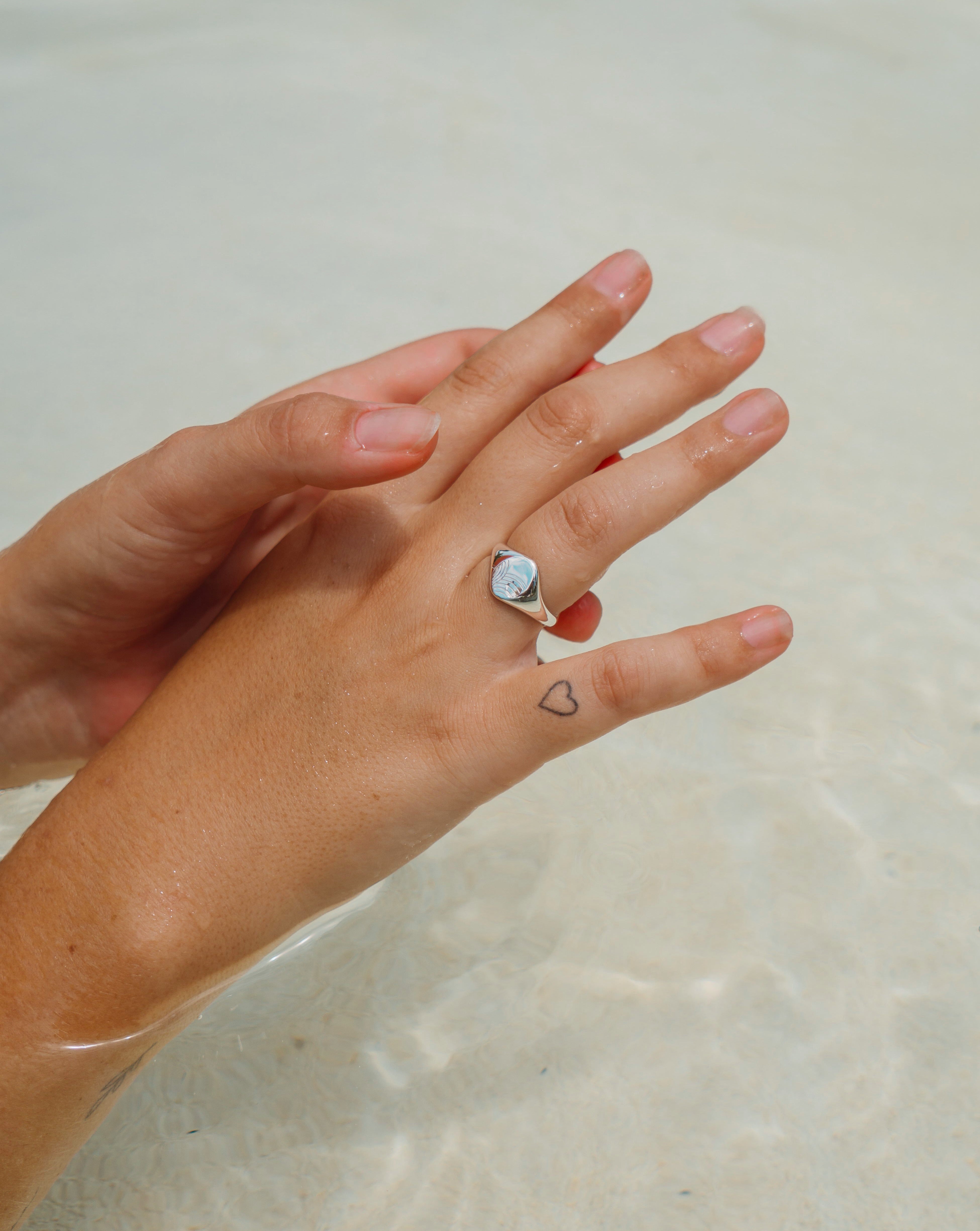 Handgemachter Ring im Boho Look | 925 Silber - wasserfest | Regenbogen Ring | Double Rainbow | Fair und umweltschonend auf Bali handgefertigt | VERLAN Jewellery | Fairfashion 
