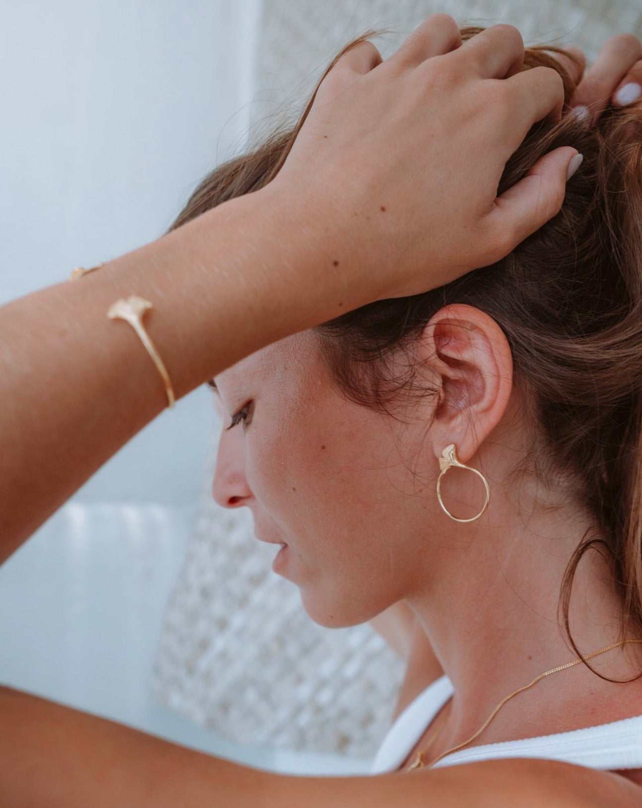 Handgemachte Ohrringe mit Ginkgo Blatt im Boho Look | 925 Silber + 22 Karat Vergoldung | Fair und umweltschonend auf Bali handgefertigt | VERLAN Jewellery | Fairfashion | Earrings 