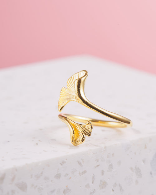 Handgemachter Schmuck | Fair & umweltschonend  VERLAN Jewellery | Anpassbarer Ring mit Ginkgo Blättern in der Größe verstellbar | Handmade in Bali | Boho Ring aus Sterling Silber & 22 Karat Vergoldung | Handmade with love  aus 925 Silber