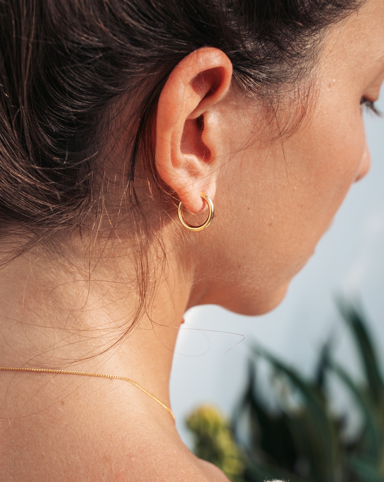 goldene kleine Creolen | Schmuck aus Bali | VERLAN Jewellery | das perfekte Geschenk für Freundin finden | nickelfreier schmuck