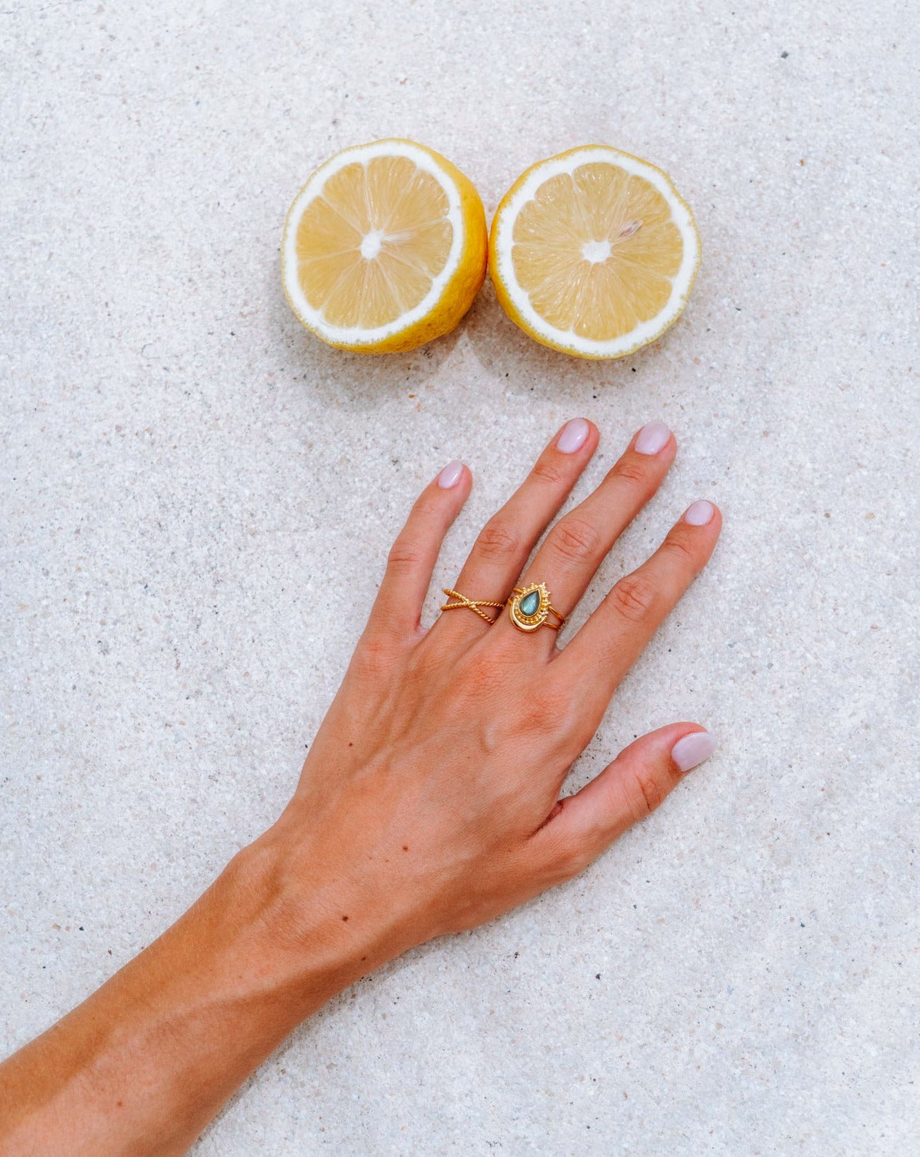 Handmade with love | VERLAN Jewellery | Fairfashion | Handgemachte Ringe im Boho Look aus Bali | Fair und nachhaltig handgefertigter Schmuck | Verstellbarer Ring | Kombi & adjustable Ring | vergoldet | pandawa ring | zitronen