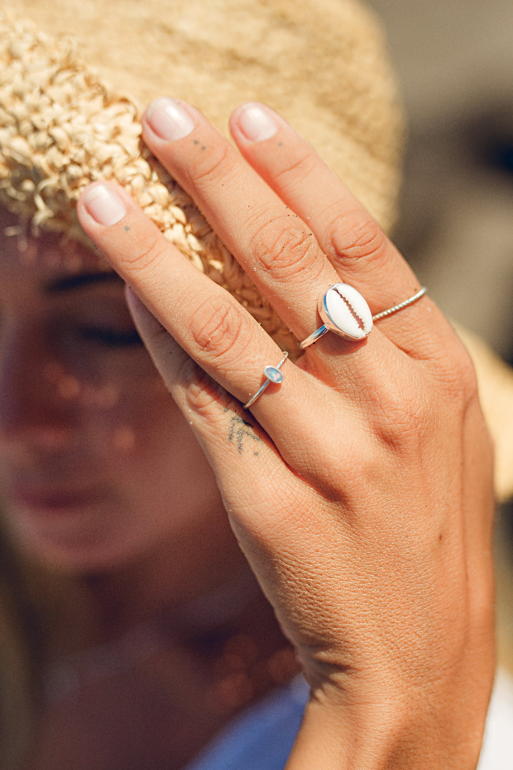 Handmade with love | VERLAN Jewellery | Fairfashion | Handgemachte Ringe im Boho Look aus Bali | Fair und nachhaltig handgefertigter Schmuck | Silberring mit Opal | 925 Silber | SHELL Ring