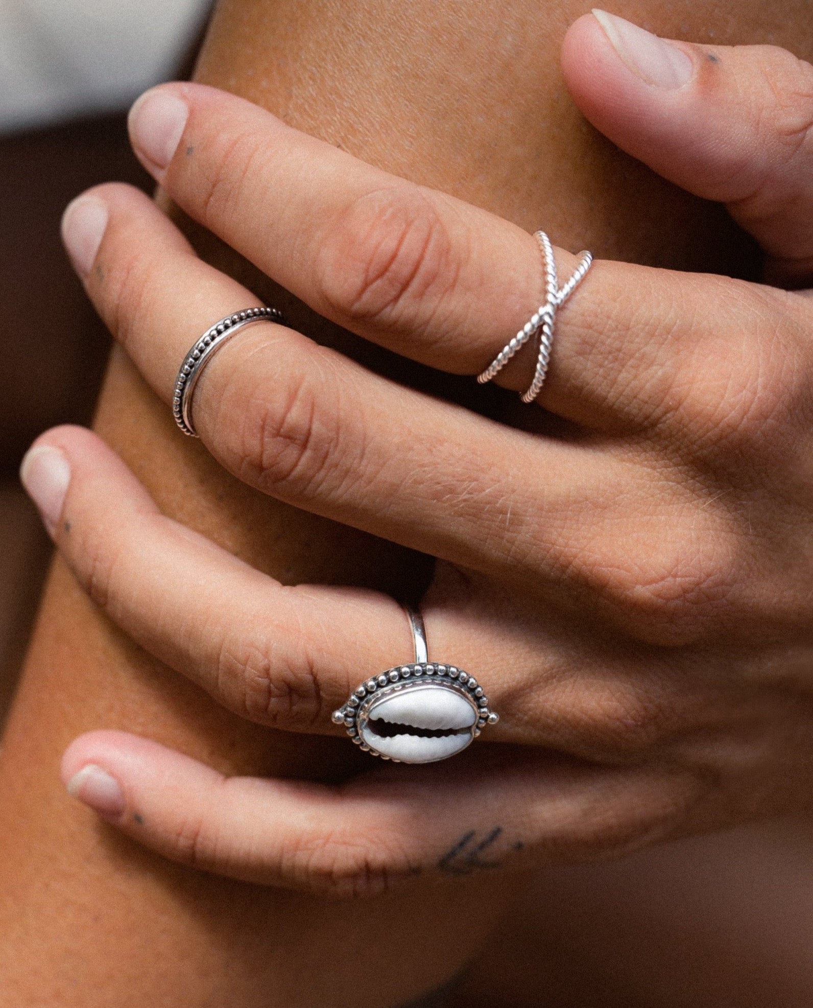 Handmade with love | VERLAN Jewellery | Fairfashion | Handgemachte Ringe im Boho Look aus Bali | Fair und nachhaltig handgefertigter Schmuck | Verstellbarer Ring | Kombi & adjustable Ring | Perfekt um ihn an jedem Finger zu tragen | Shell Ring